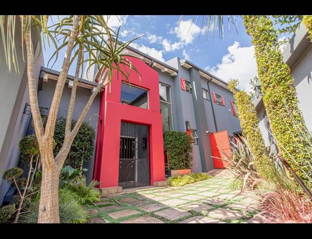 5 BEDROOM HOUSE FOR SALE IN FEATHERBROOKE